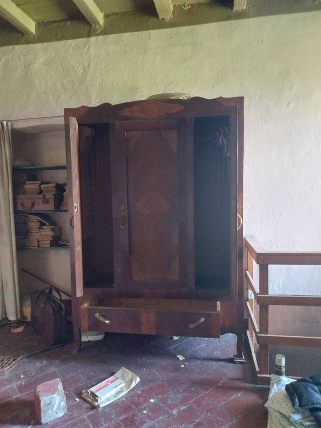 Armadio antico in legno