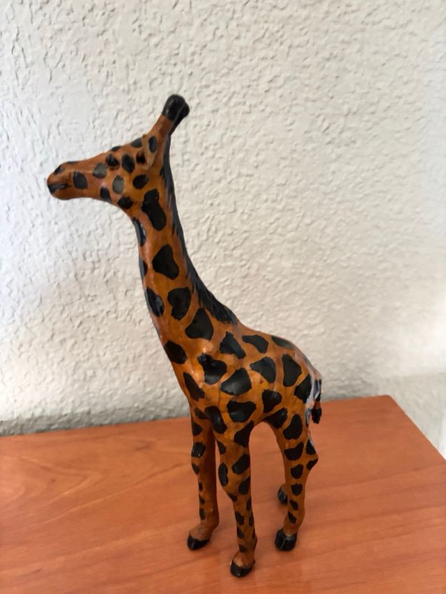 Jirafa papel maché decorativa