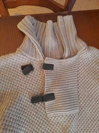 Maglione beige/grigio a collo alto