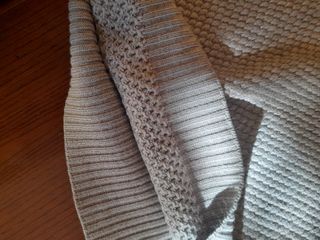 Maglione beige/grigio a collo alto