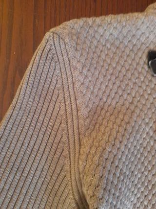 Maglione beige/grigio a collo alto