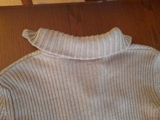 Maglione beige/grigio a collo alto