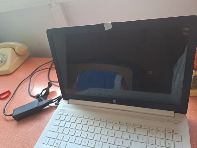 Portátil HP blanco - batería a cambiar