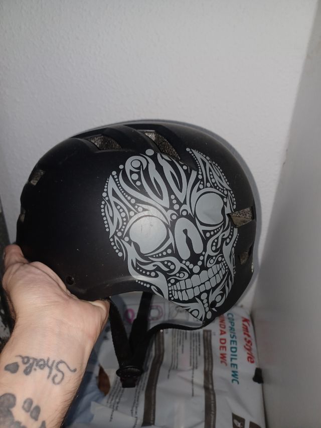 Funda y casco para patinete eléctrico