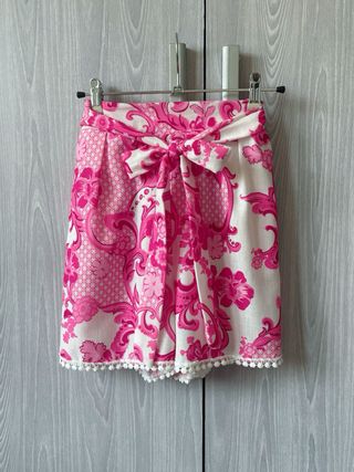 Shorts fantasia rosa 