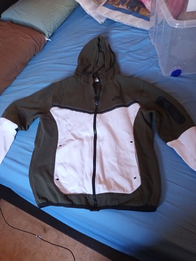 Sudadera Nike Verde Oliva y Blanca