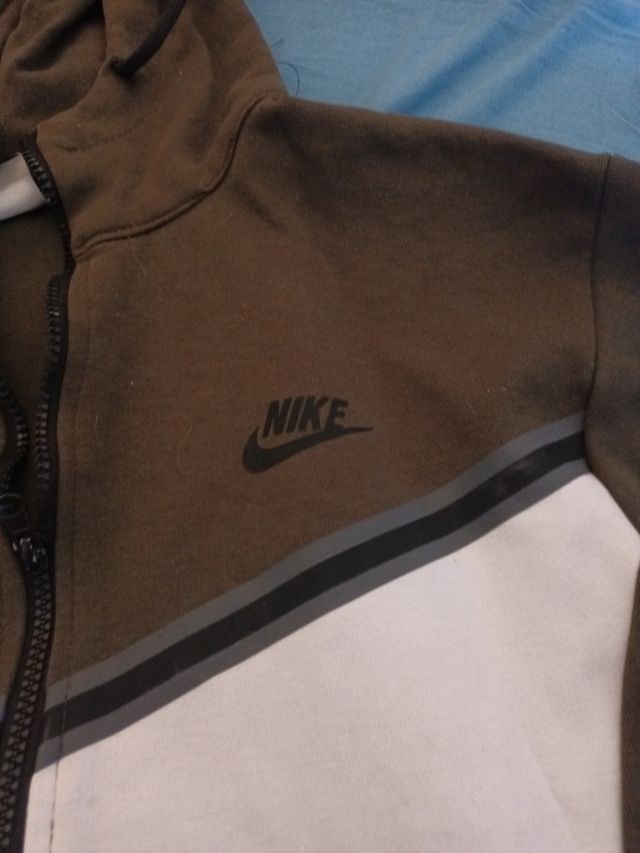 Sudadera Nike Verde Oliva y Blanca