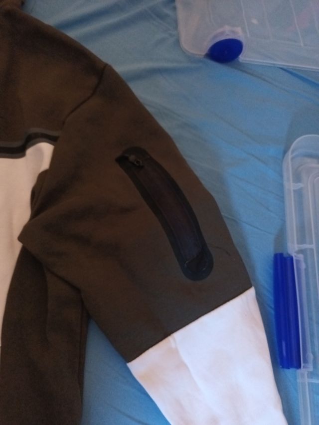 Sudadera Nike Verde Oliva y Blanca