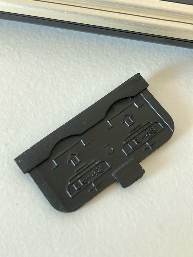 Animest Dr Slump Arale tapa de pilas.