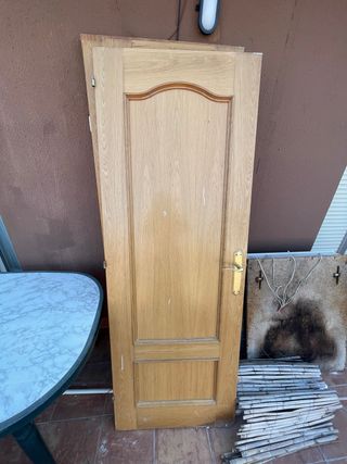 2 Puertas madera maciza