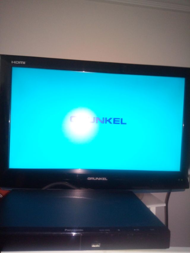 TV GRUNKEL 23.6" TFT LCD.