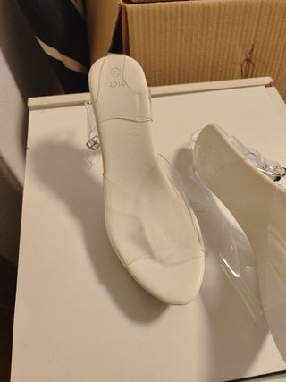 Sandalias tacón aguja blancas