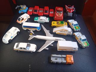 Lote coches y avión juguete