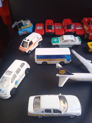 Lote coches y avión juguete