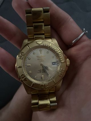 Reloj INVICTA dorado