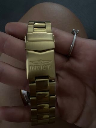 Reloj INVICTA dorado