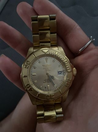 Reloj INVICTA dorado