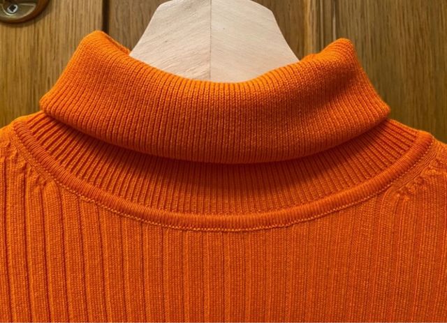 Camiseta cuello alto naranja