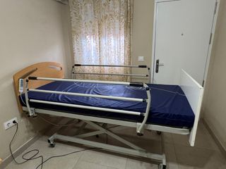 Cama articulada hospitalaria