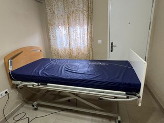 Cama articulada hospitalaria