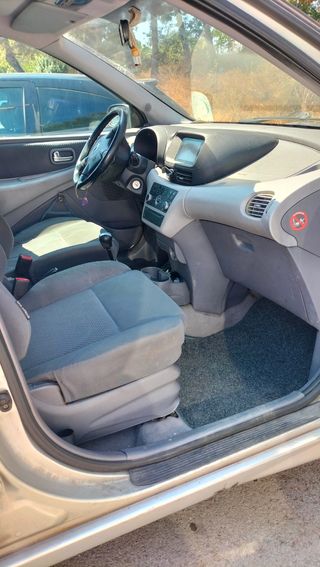 Nissan almera tino 2006