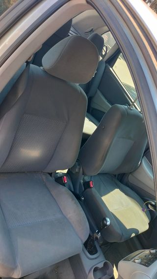 Nissan almera tino 2006