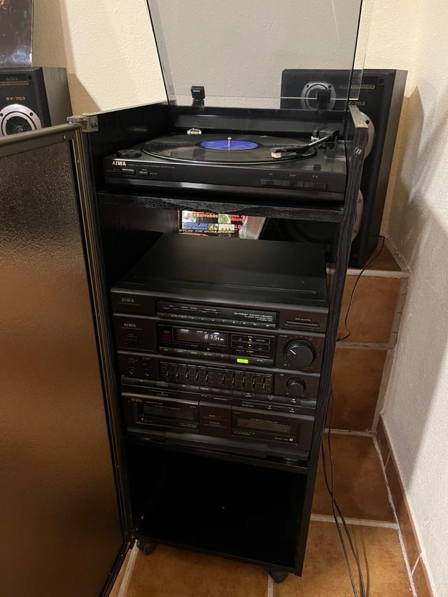 Equipo música AIWA vintage con 31 y 18 discos