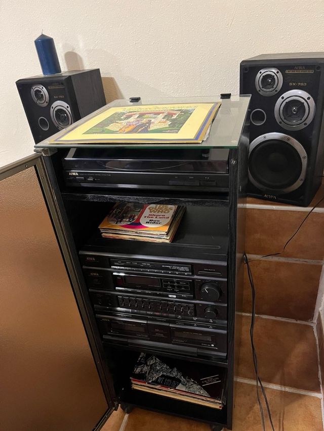Equipo música AIWA vintage con 31 y 18 discos