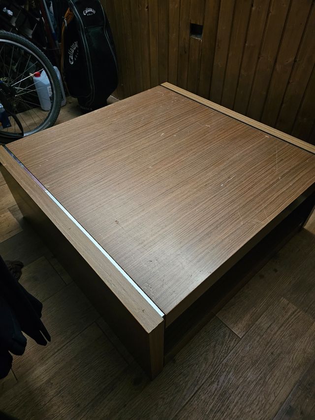 Mesa centro madera marrón de 1m×1m