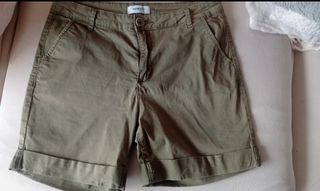 Pantalón corto verde oliva. Zalando. Talla 38