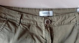 Pantalón corto verde oliva. Zalando. Talla 38