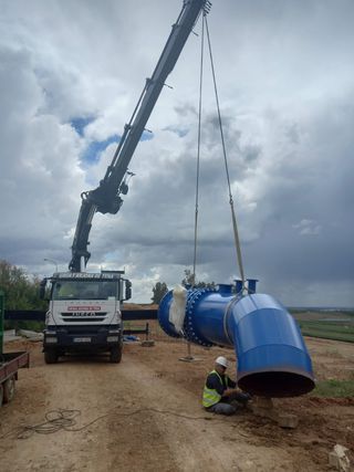 Camiom Grua IVECO Hiab 1055