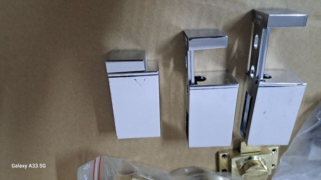 Tiradores , pomos cocina y maletas.