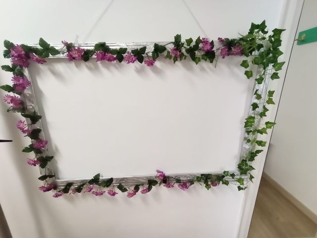 Marco plateado con flores - Decoración