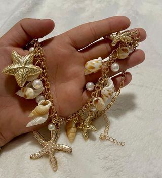 Collar conchas dorado y blanco