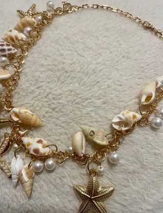 Collar conchas dorado y blanco