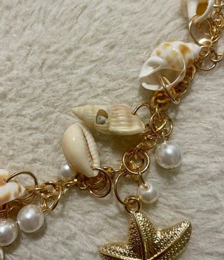 Collar conchas dorado y blanco