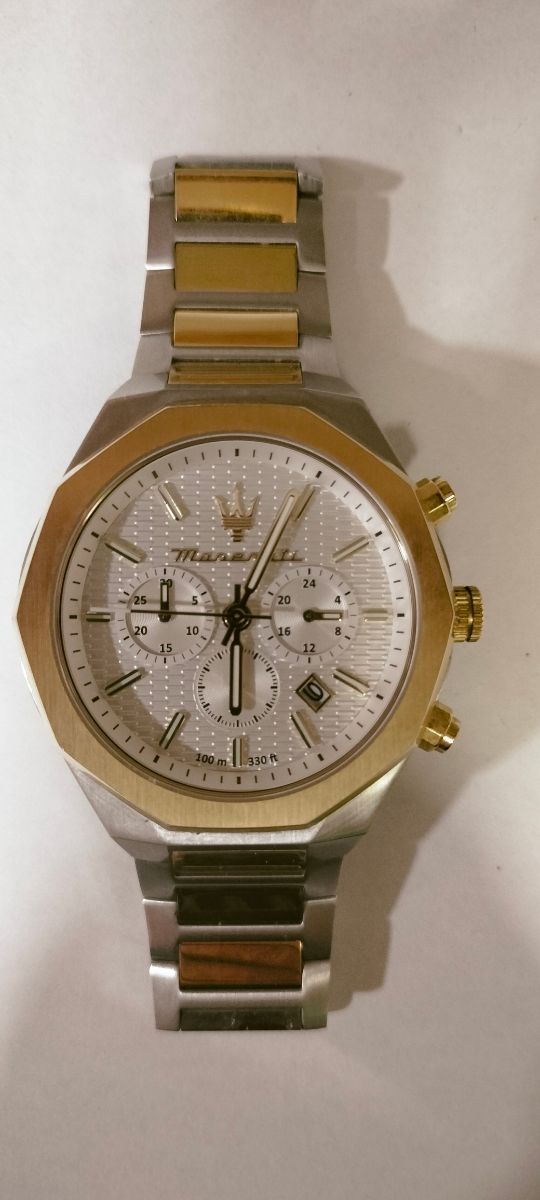 Reloj Maserati dorado y plateado