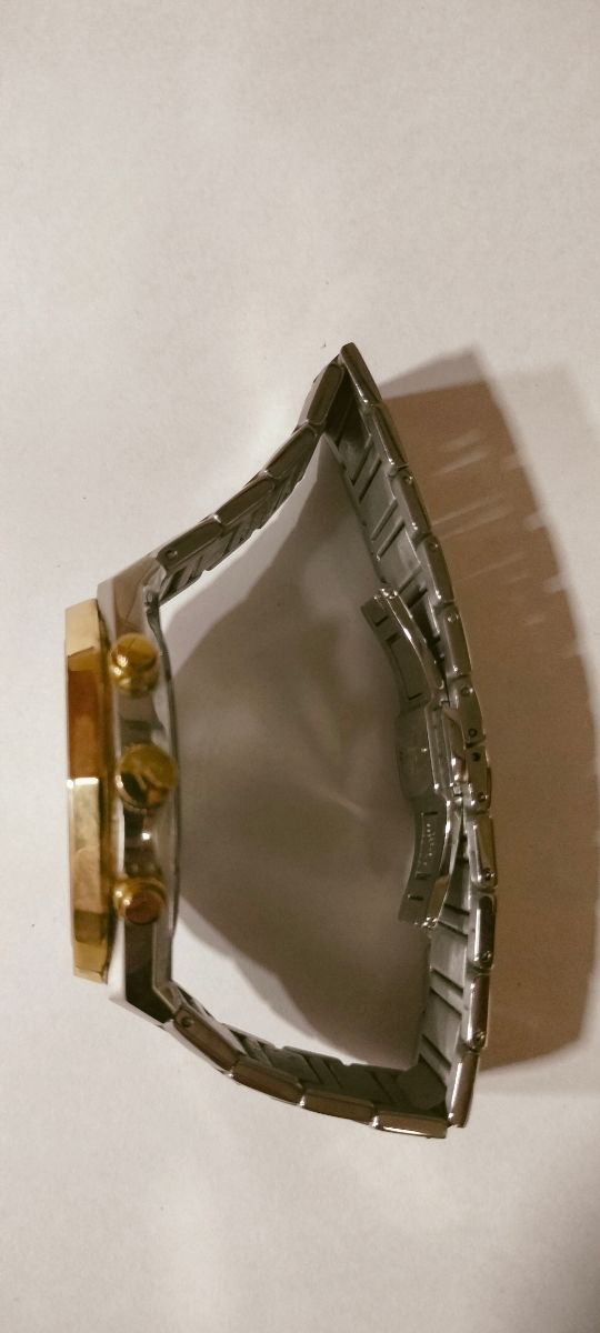 Reloj Maserati dorado y plateado