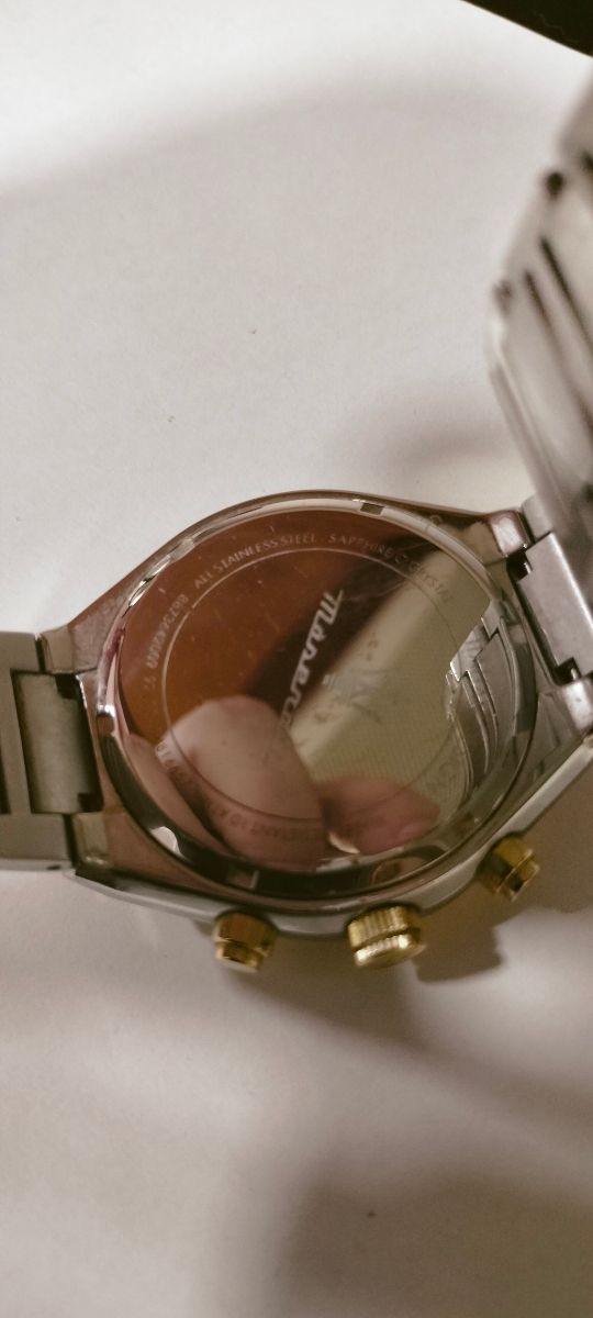Reloj Maserati dorado y plateado