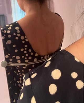 Blusa Zara lunares azul marino y blanco