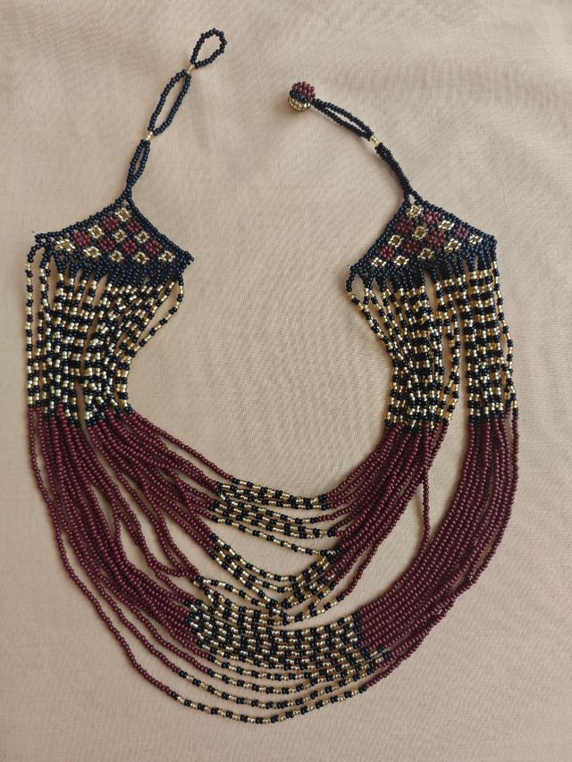 Collares artesanales marrón y dorado