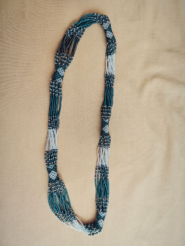 Collares artesanales marrón y dorado