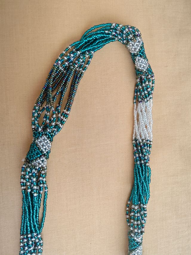 Collares artesanales marrón y dorado