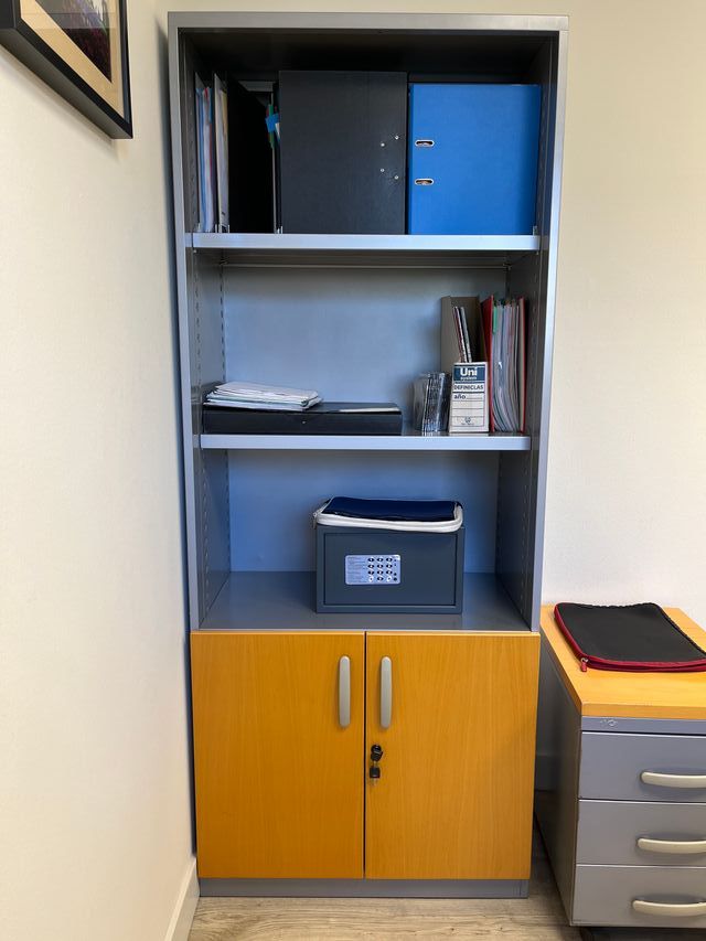 Armario metálico y madera - Oficina