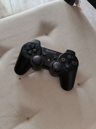 PS3 (PlayStation 3) Super Slim negra + 2 mandos