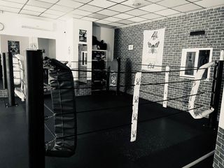 SE ALQUILA SALA EN TRIANA – IDEAL PARA YOGA, PILAT