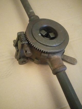 Máquina roscadora antigua