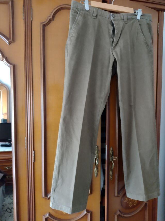 Pantalón verde oliva hombre