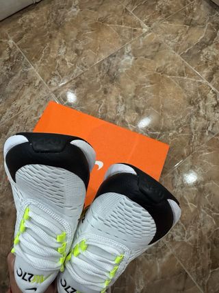 Zapatillas Nike Air Max 270 - Blancas y Negras
